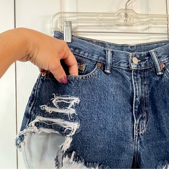 LEVI’S 505 Distressed Medium Stone Washed Chewed Hem Cut Off Upcycled Jean Short - Picture 3 of 13